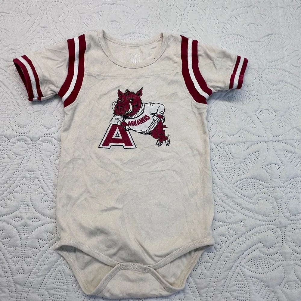 Wes and Willy Arkansas Razorbacks Organic Cotton Bodysuit 12M Cream Red 744